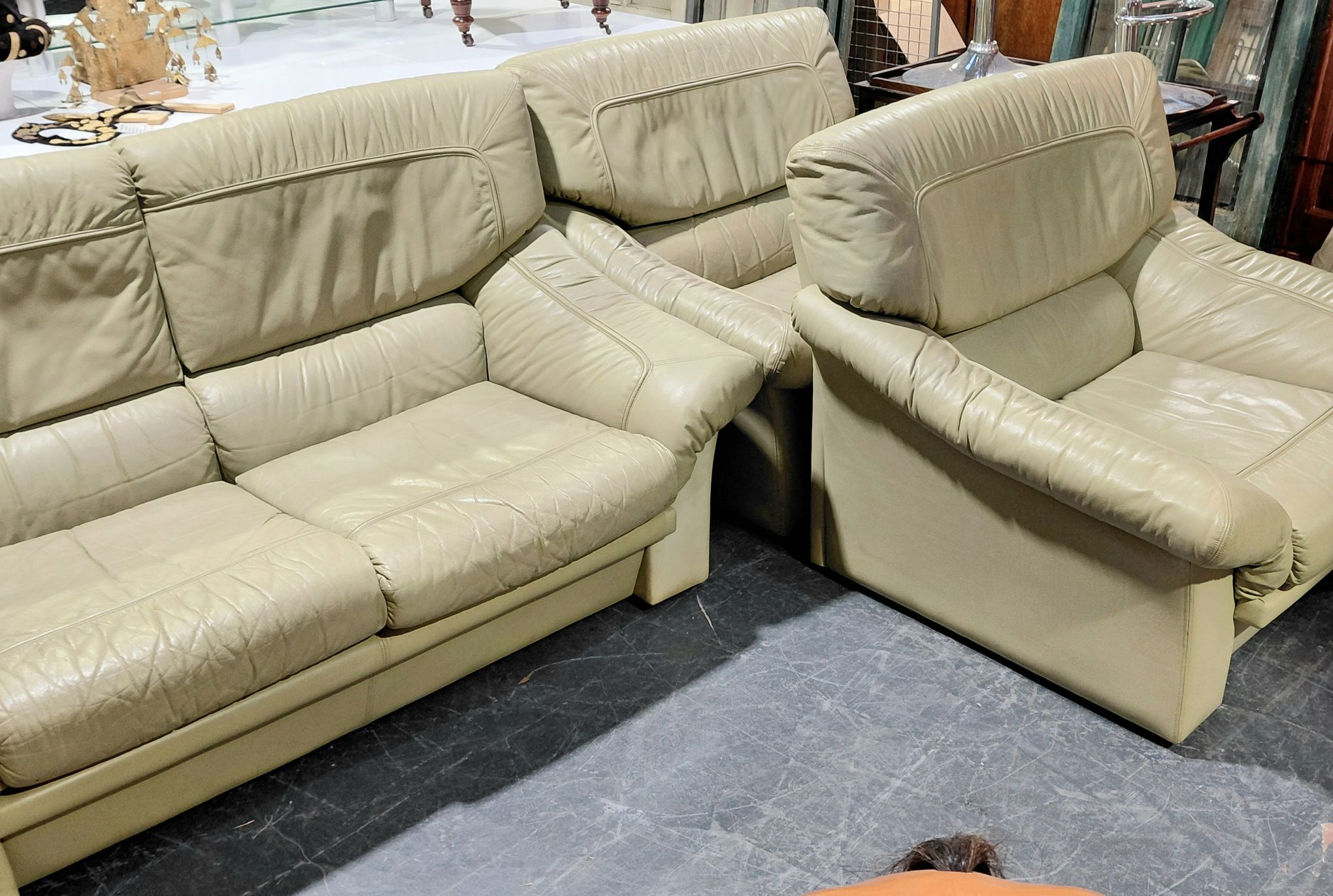 312 · MORAN LOUNGE SUITE