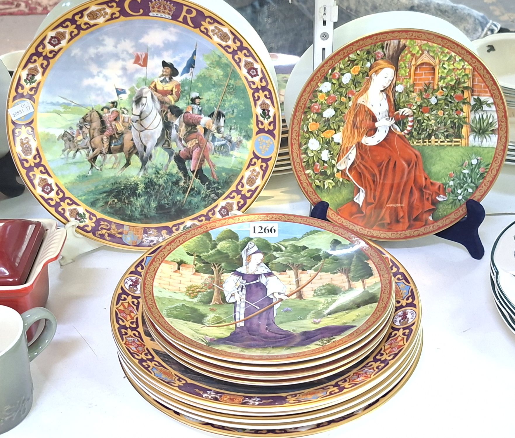 COLLECTION OF CERAMIC CABINET PLATES