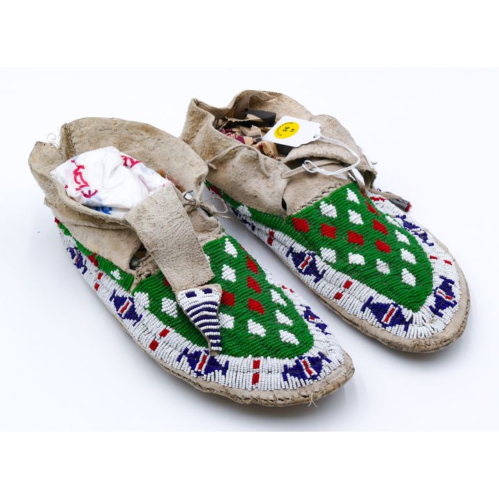Pair Vintage Plains Indian Beaded Moccasins