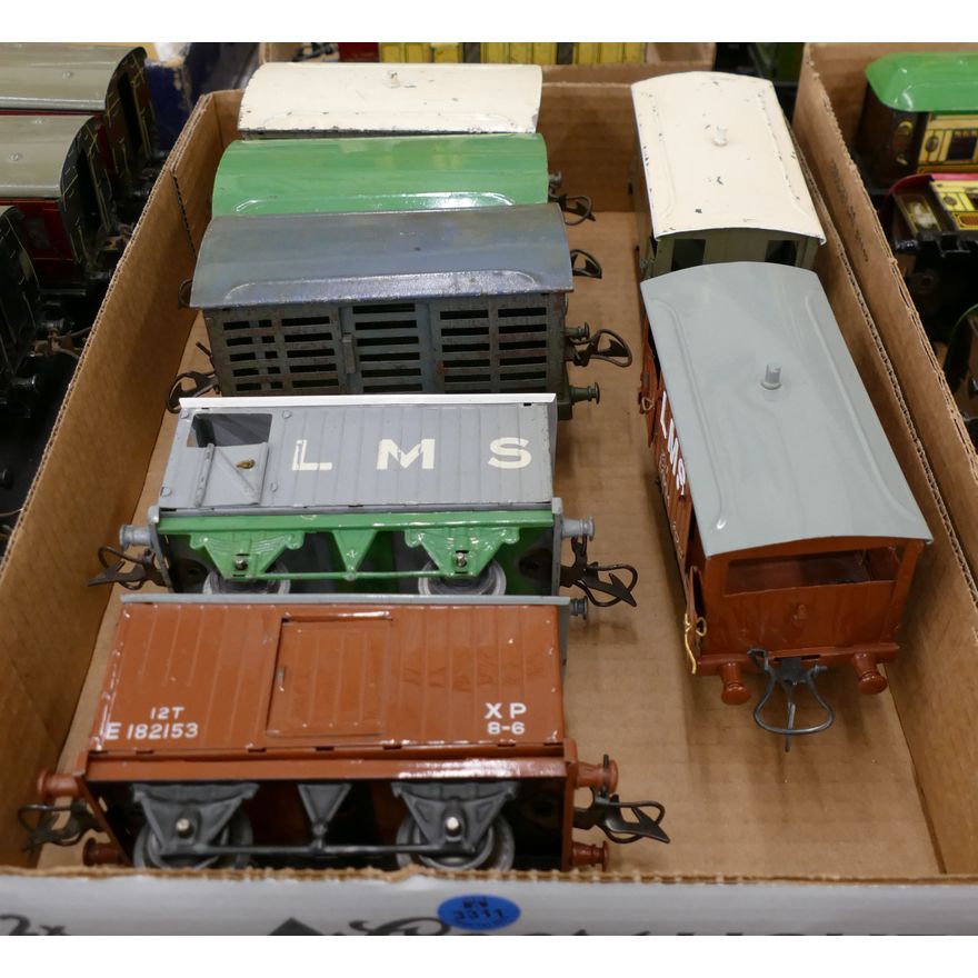 Box 7pc Hornby Train Vans
