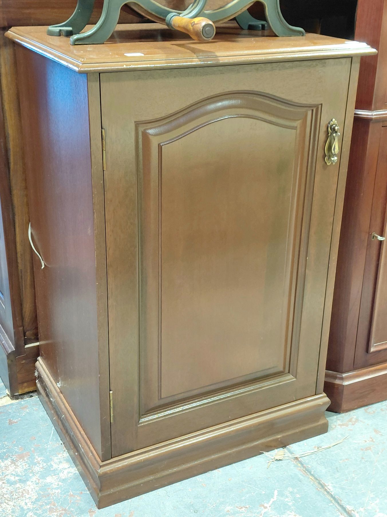 163 · OFFICE CABINET