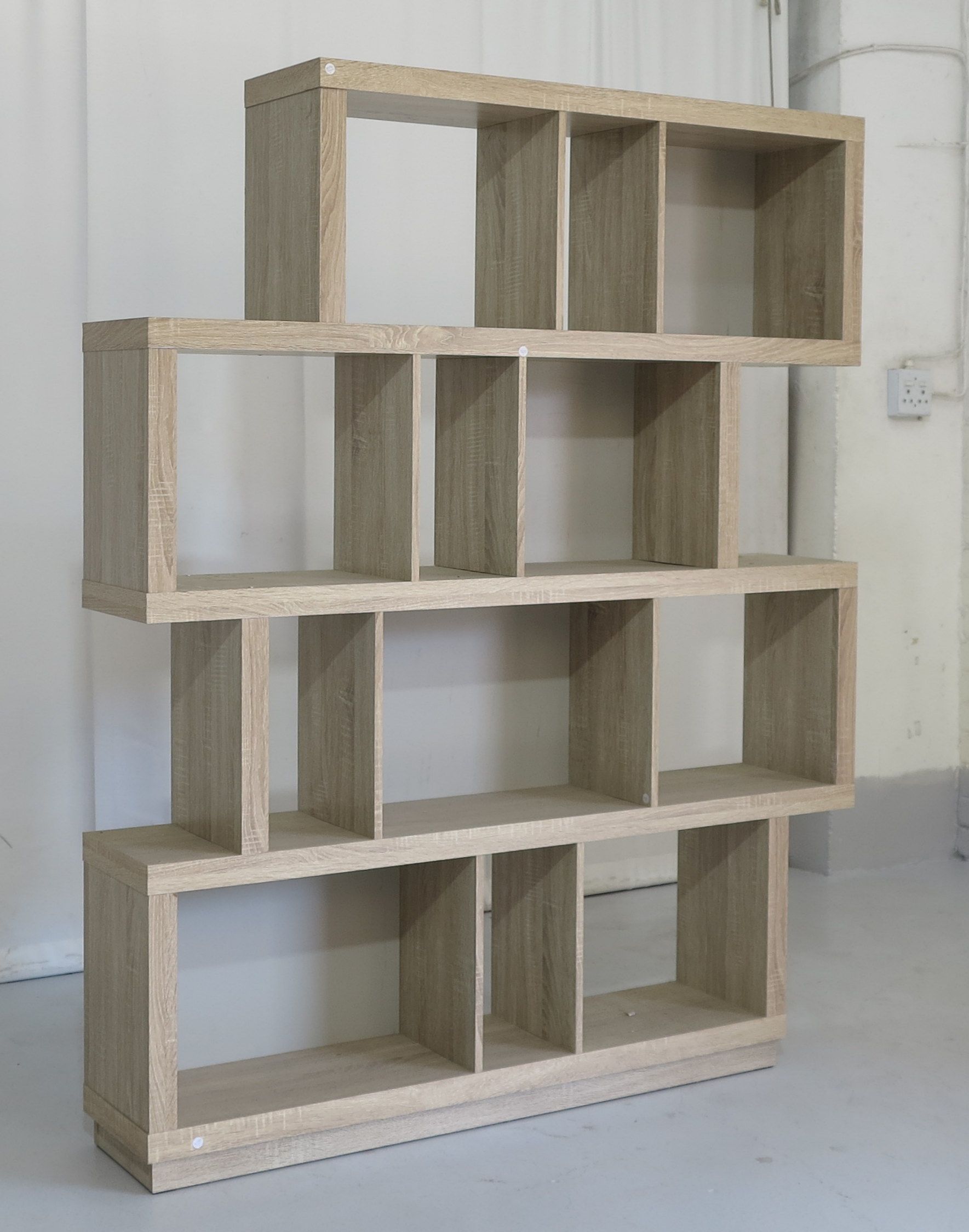 LARGE DISPLAY SHELF | Westgate Walding Auctioneers