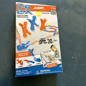 ZIP LINX JUMP SET GAME DOMINO PLAY WITH JUMPING ACTION HIGH FLYING 46 PIECES