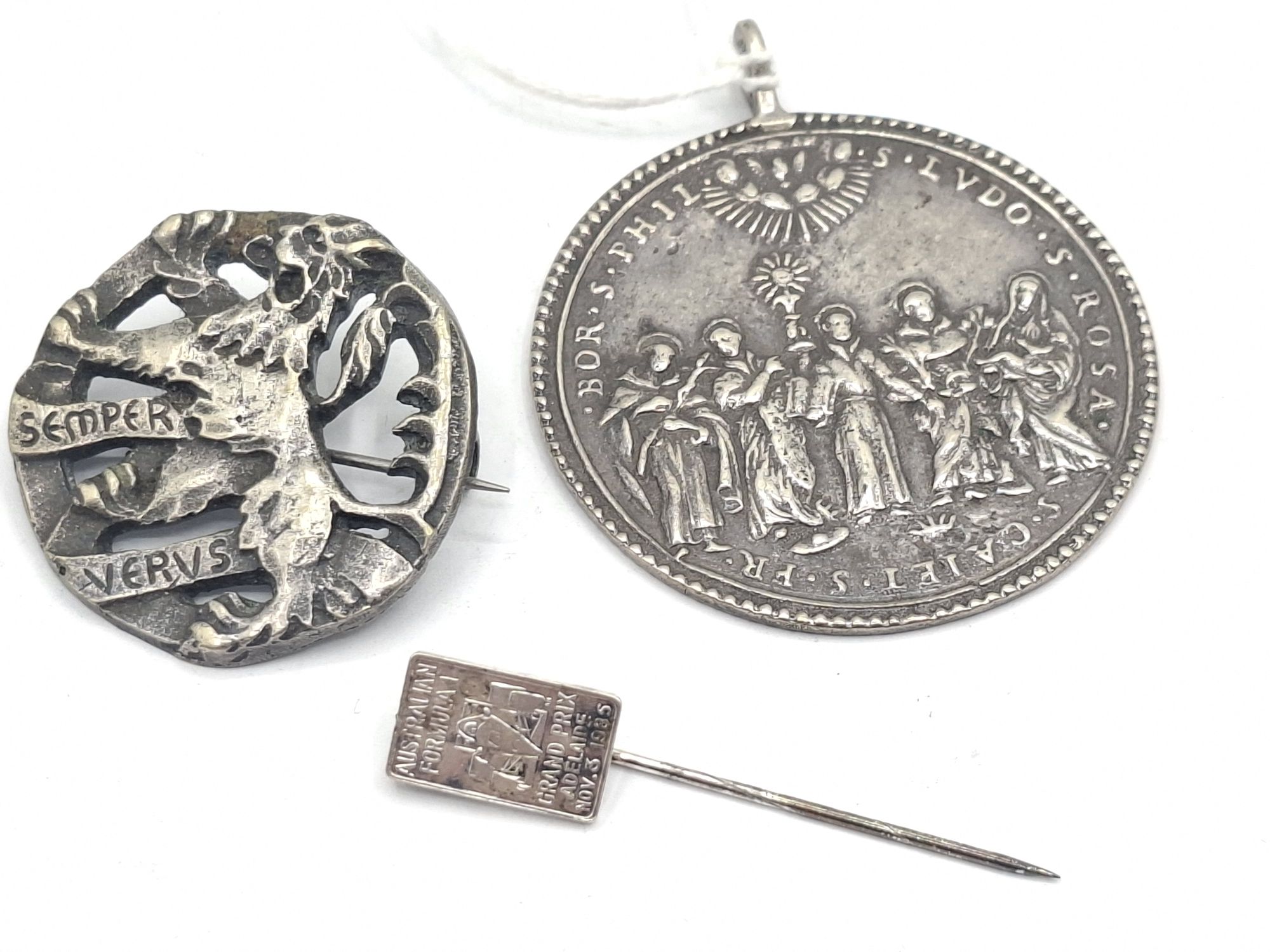 VINTAGE BROOCHES AND PIN