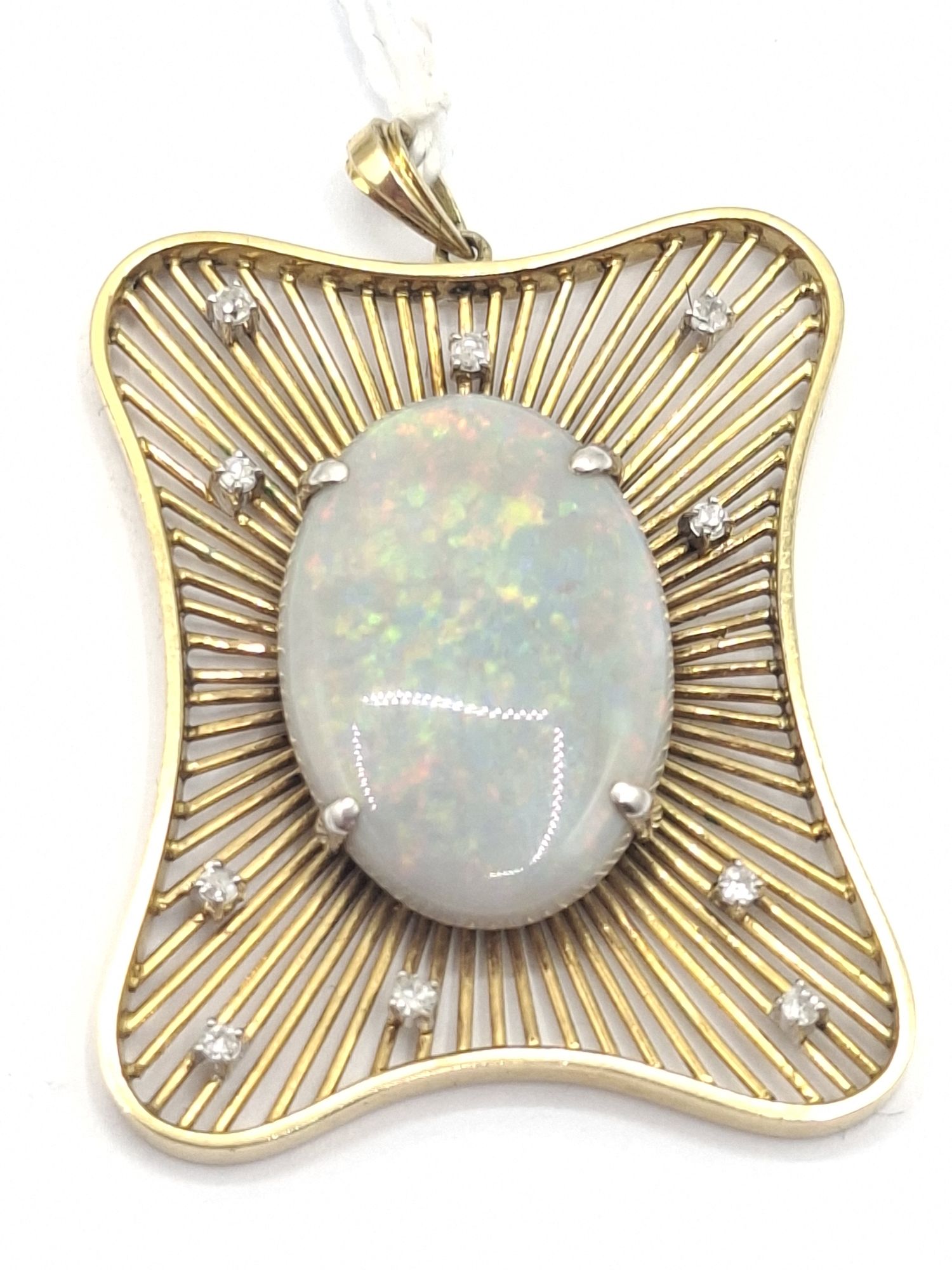 14CT GOLD AND DIAMOND PENDANT