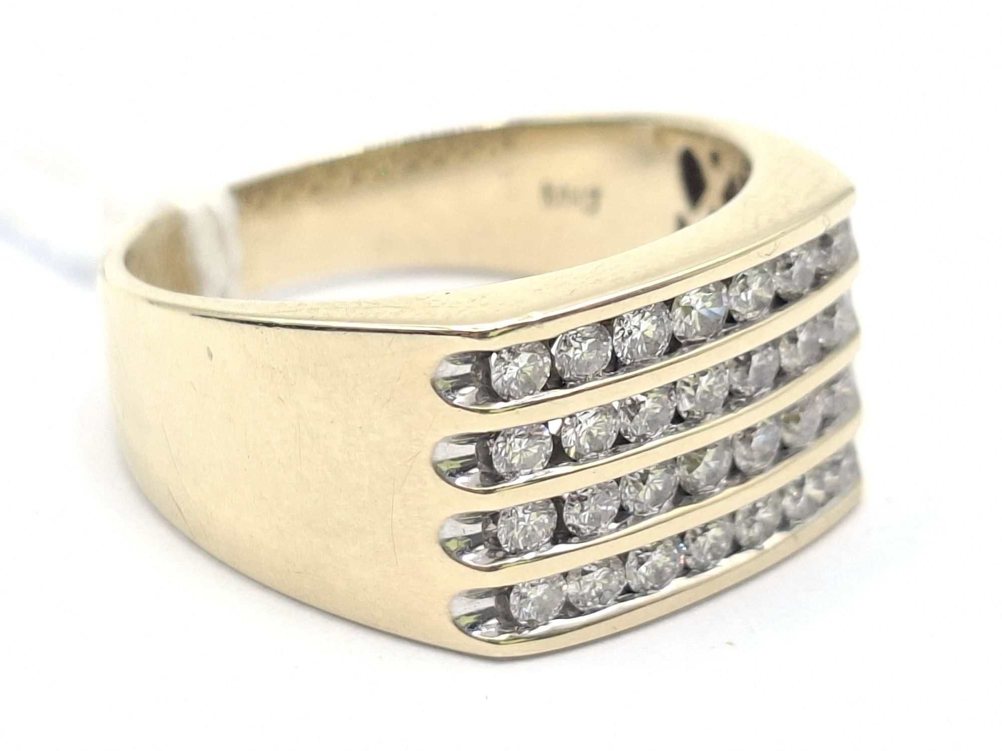 1122 · 9CT DIAMOND ROW RING