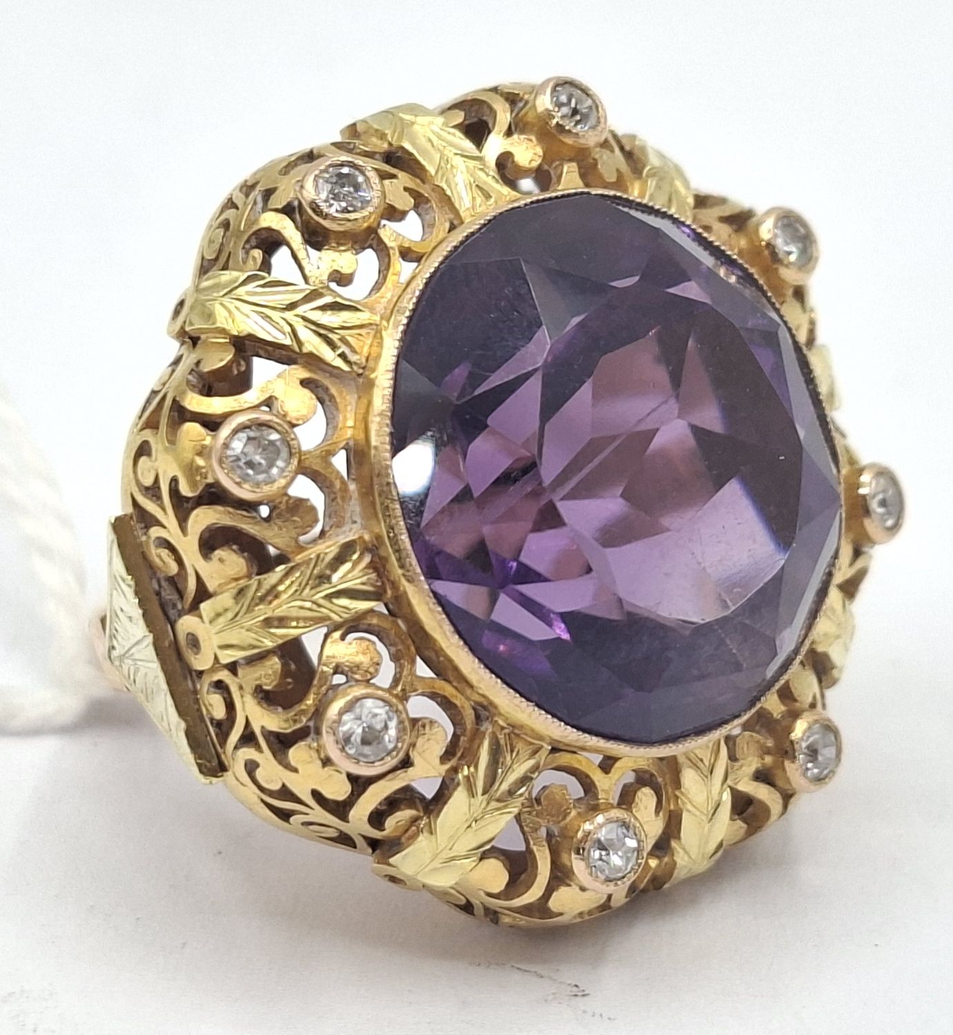 310 · 18CT GOLD AMETHYST DIAMOND RING