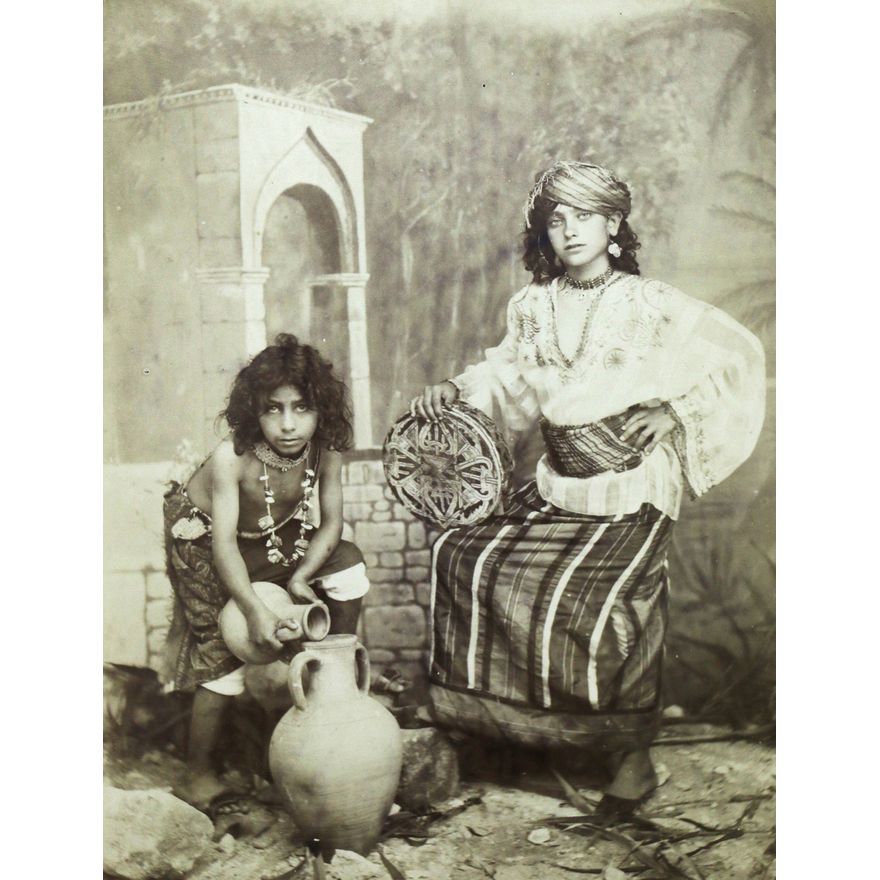 GARRIGUES, J. [1848-1923] - Tunisie, bedouines riches a la Fontaine.