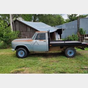 1975 International D200 4WD Flatbed 345CI Motor