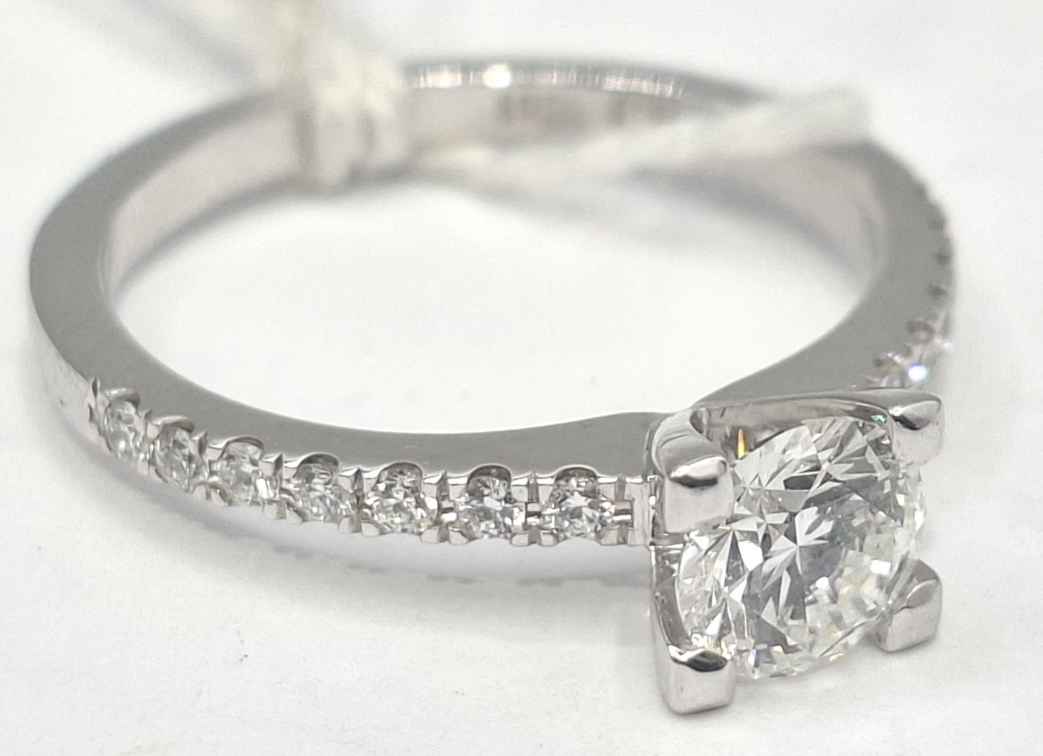 18ct Gold Diamond Ring