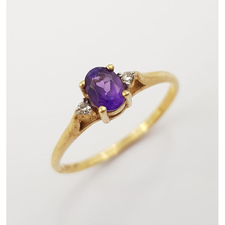 9ct Y/G Amethyst & Diamond Ring