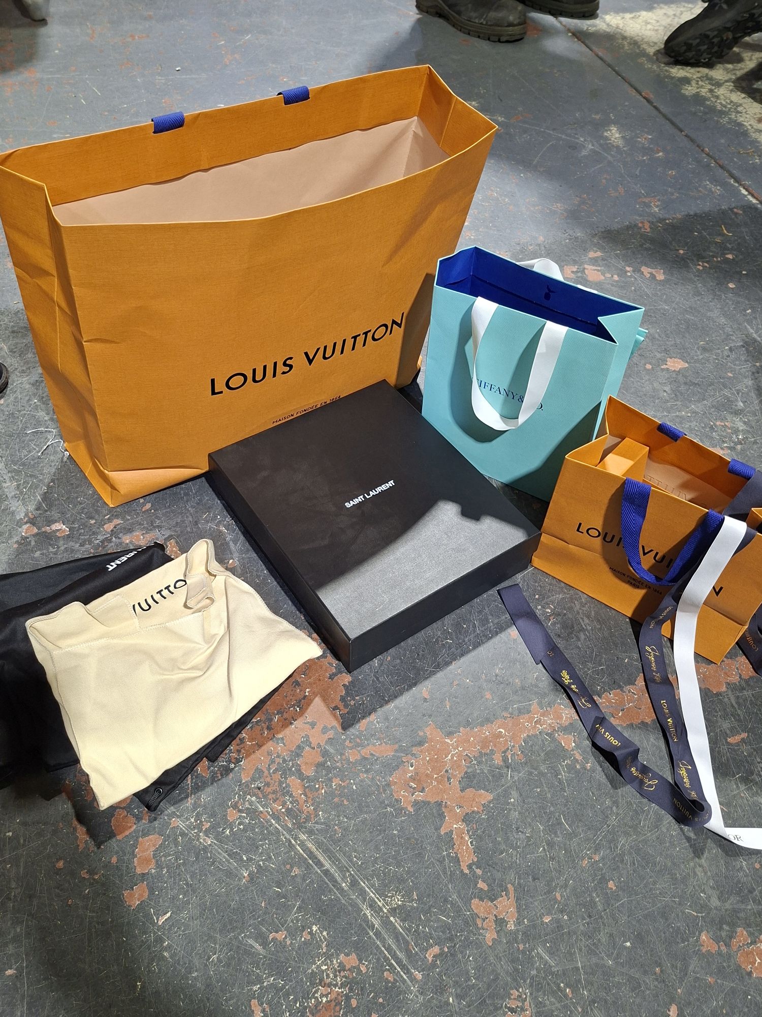 DESIGNER CARRY BAGS