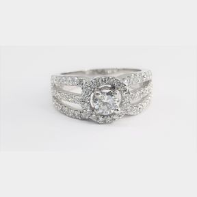 18CT WHITE GOLD RING SET WITH A WHITE DIAMOND� IN A DESIGNER RING �