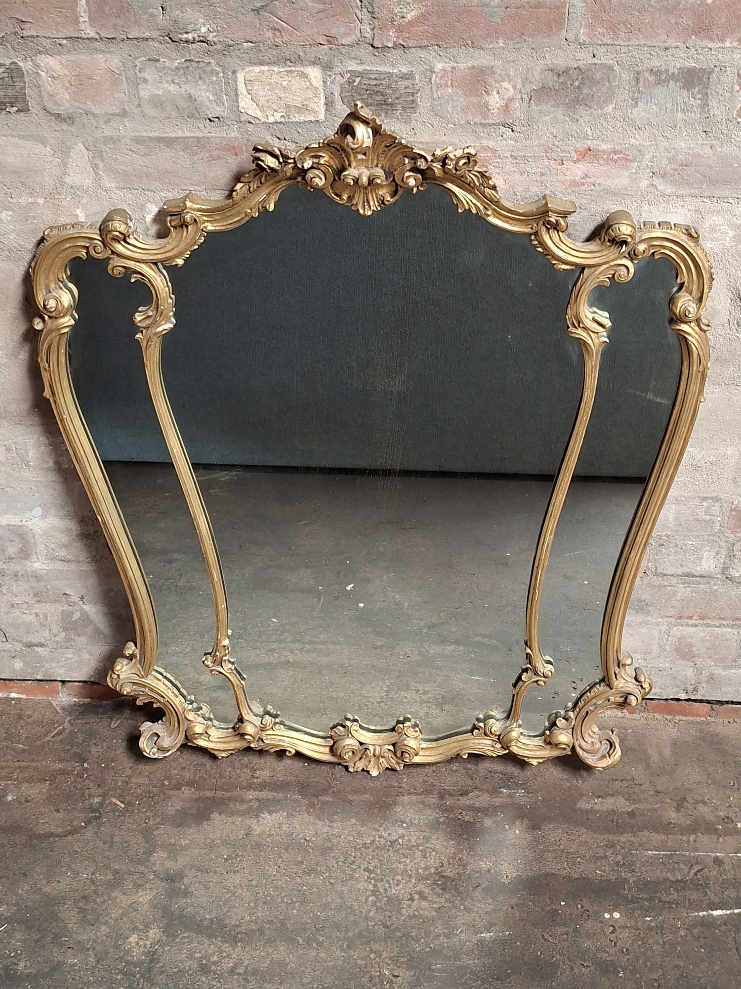 208 · DECORATIVE WALL MIRROR