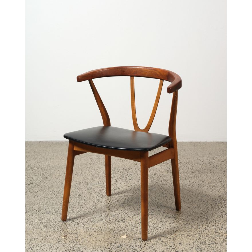 Vintage mid-century Wishbone chair