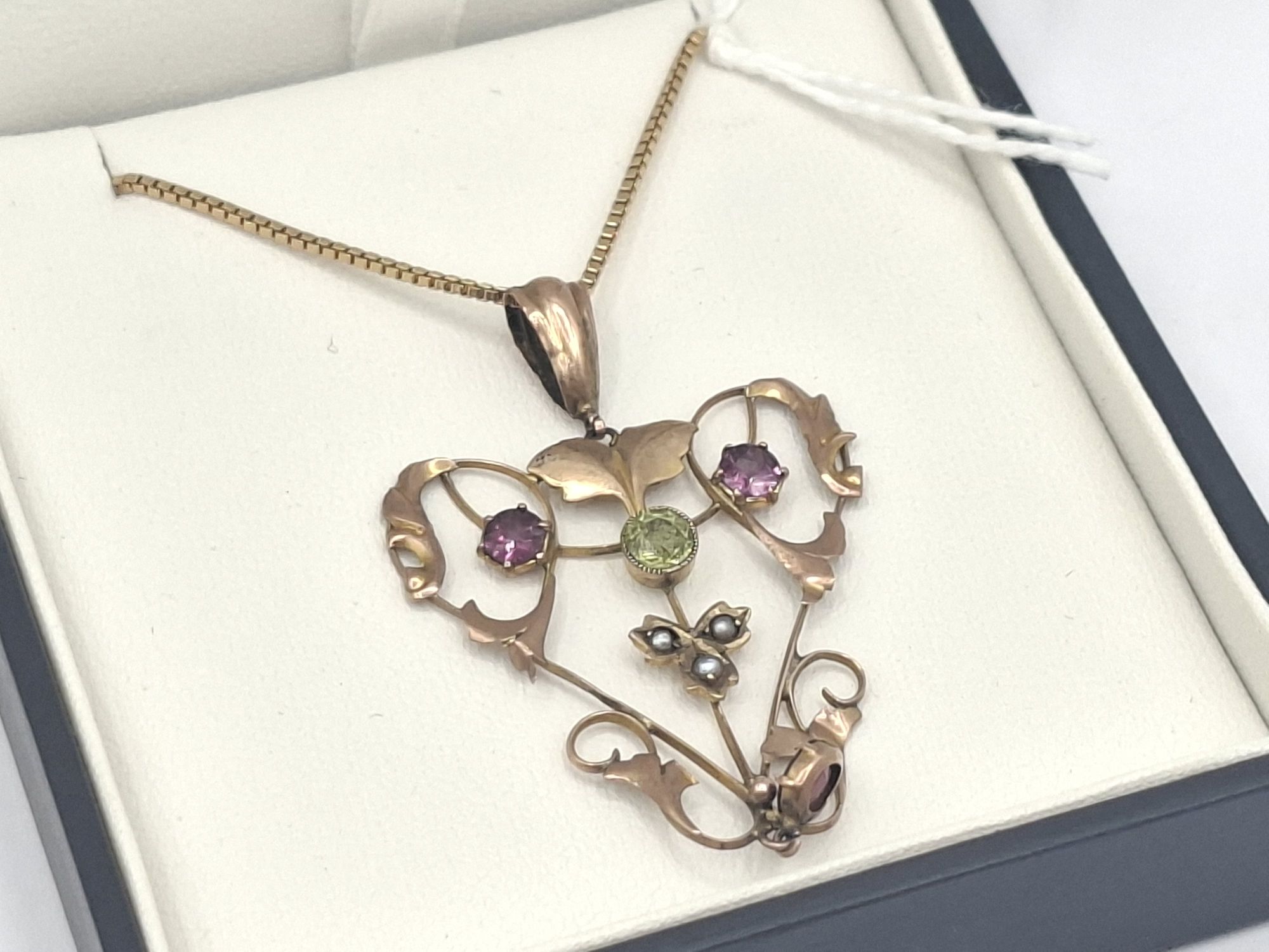 9ct Gold Art Nouveau Pendant