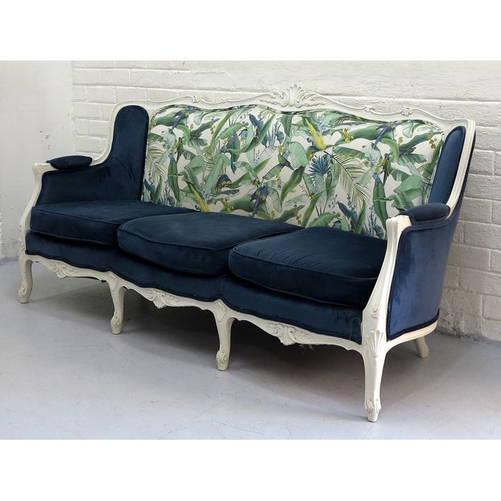 UPHOLSTERED SETTEE