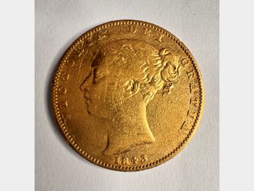 1843 VICTORIA SHIELD GOLD SOVEREIGN