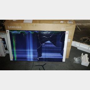 Samsung 70" AU7000 UHD Crystal Processor 4K Smart TV-SCREEN CRACKED, NO REMOTE, NO SCEWS, CABLES & USER MANUAL- 51484/97