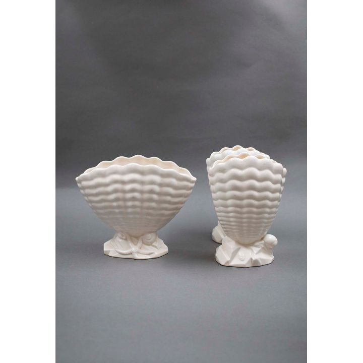 Crown Lynn Potteries - Three matching two-way ribbed shell vases