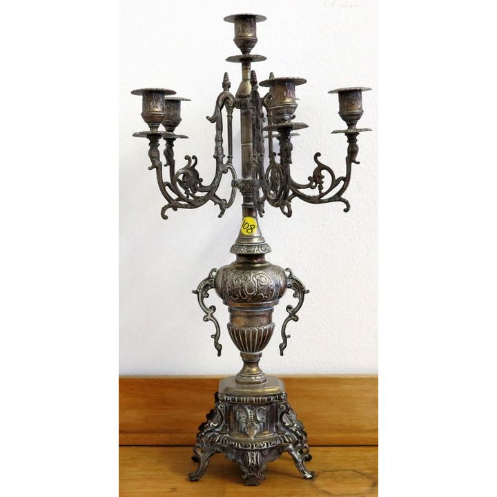 A 19TH CENTURY BRASS SIX-LIGHT CANDELABRA.