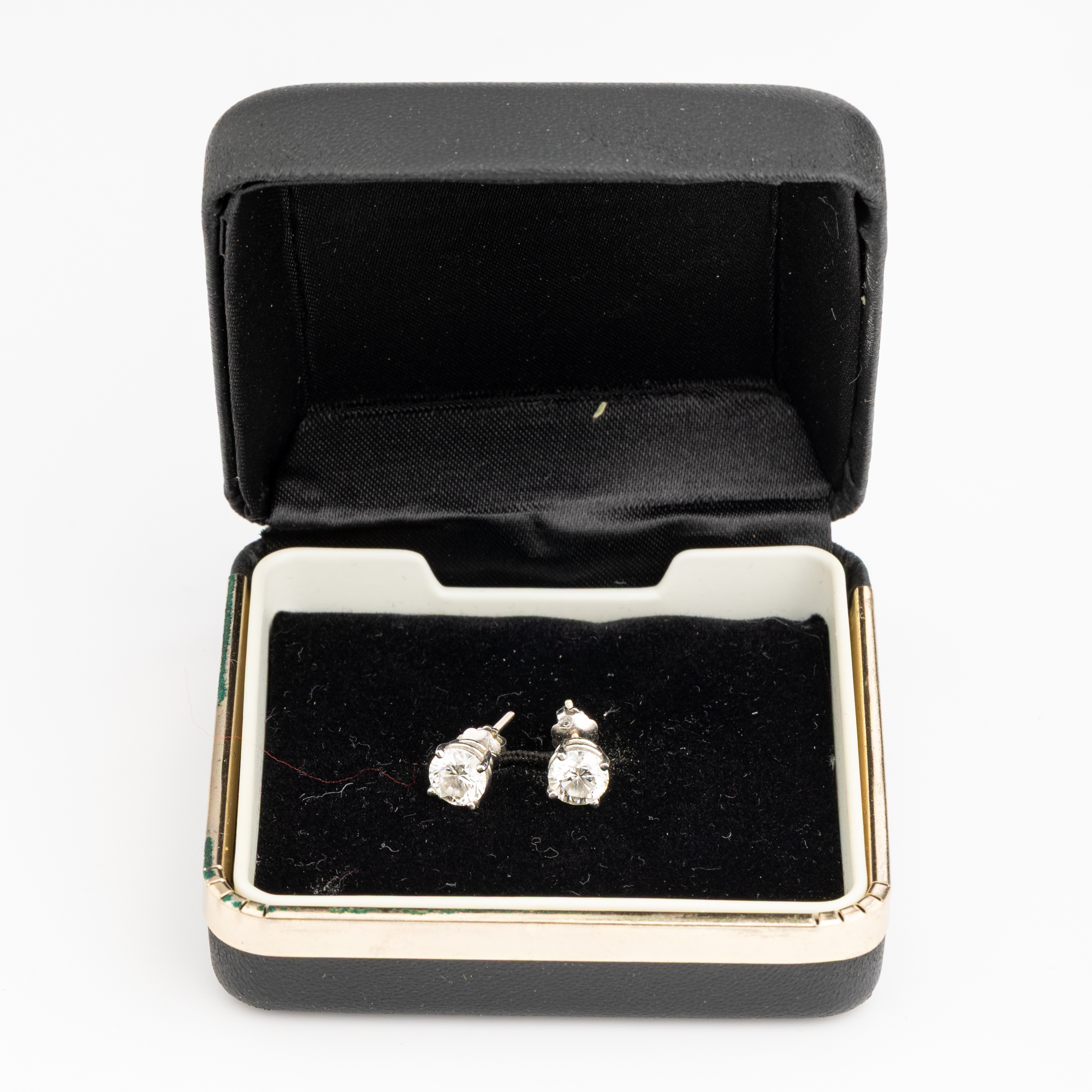 32 · 1.5ct Diamond Stud Earrings, 14ct White Gold