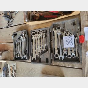 Large set of metric and standard ratchet wrenches