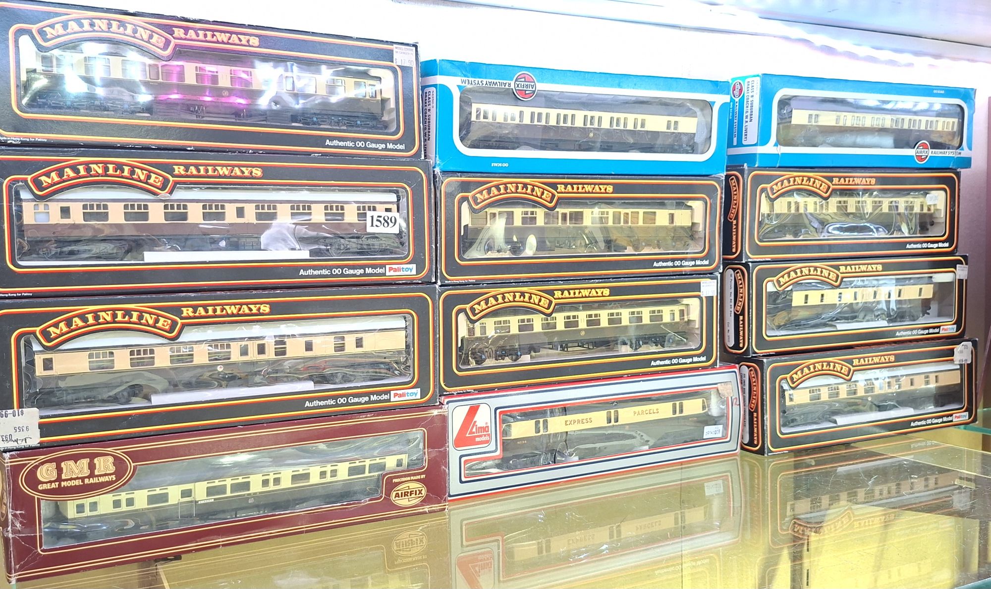 Oo Gauge Locomotive And Coaches