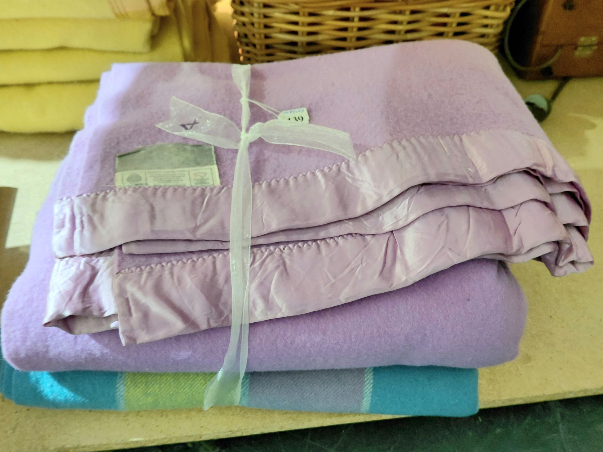 439 · 2 PURE WOOL SINGLE BLANKETS