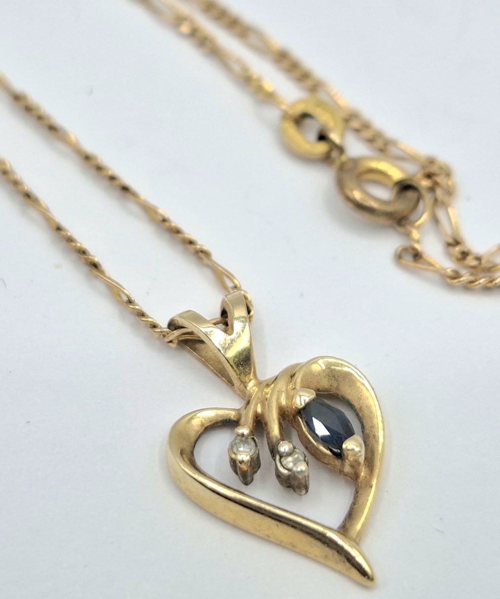 1126 · 10CT HEART PENDANT ON GOLD FINE NECKLACE