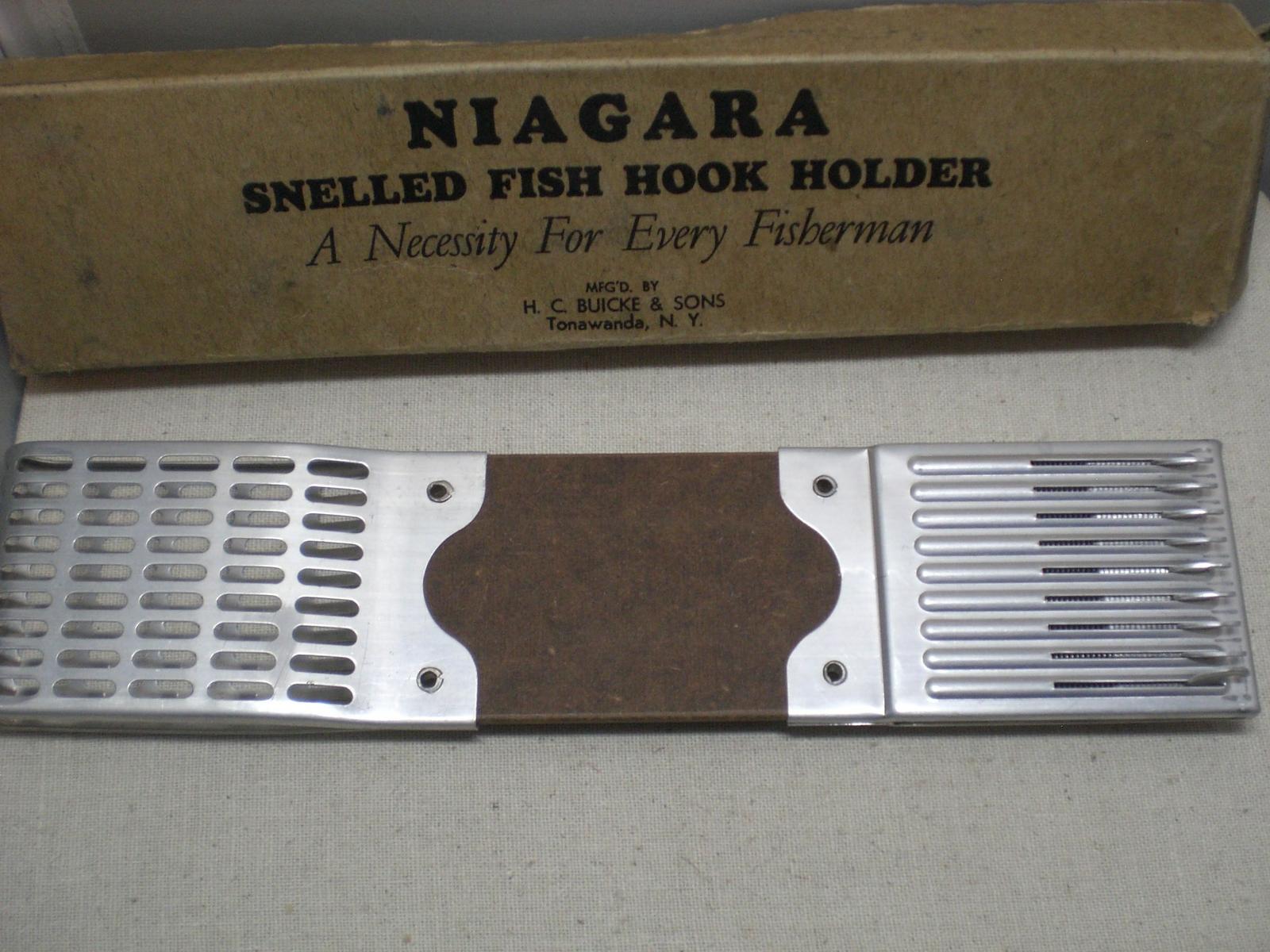 Niagara snelled fish hook holder