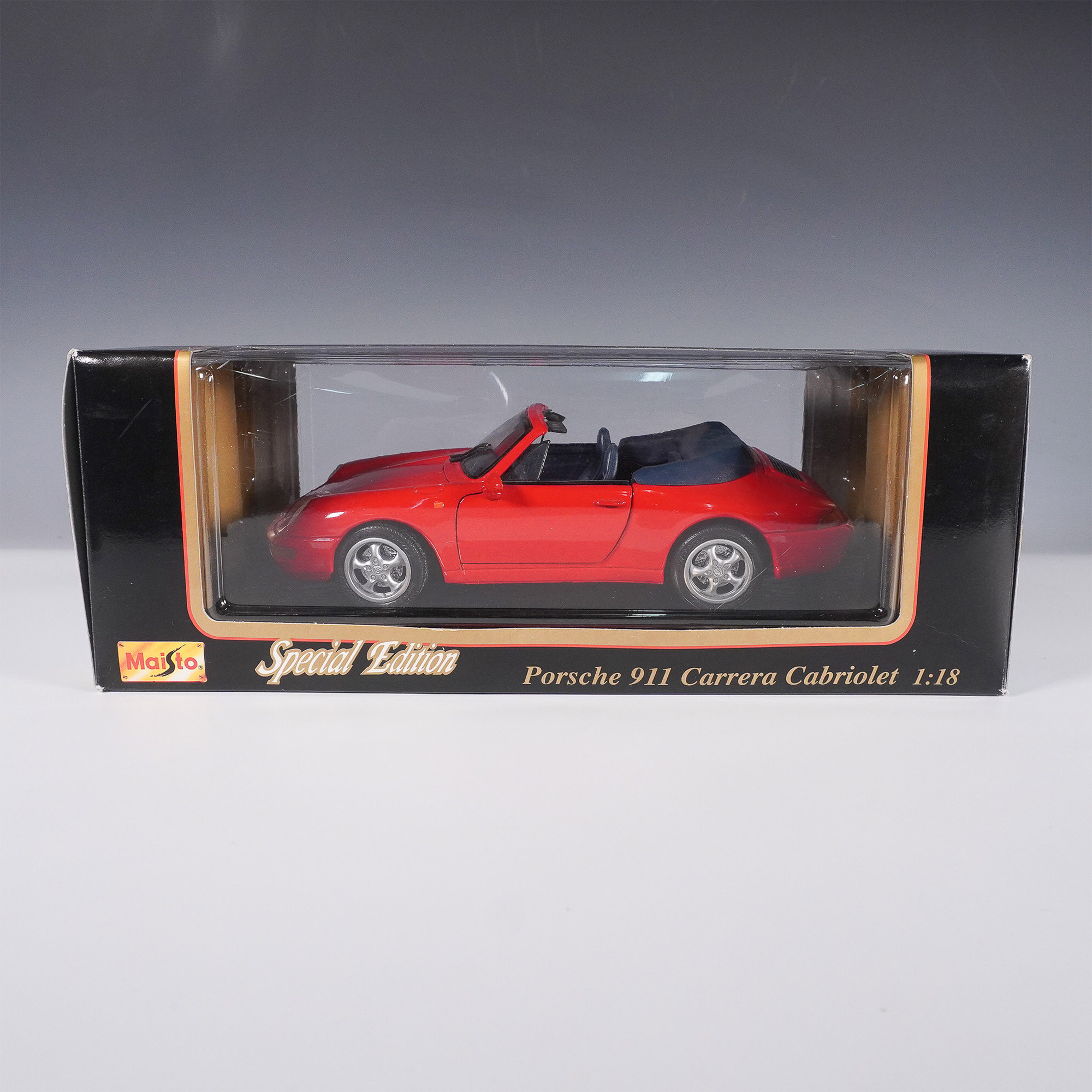 Maisto Porsche 911 Carrera Cabriolet 1:18 Diecast Model