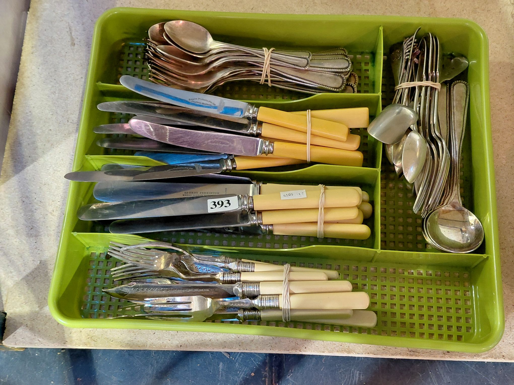 393 · ASSORTED CUTLERY