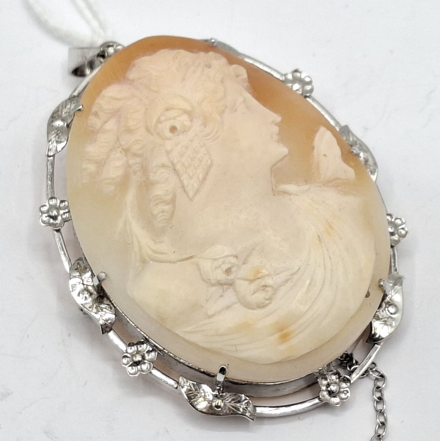1078 · LARGE CARVED SHELL CAMEO BROOCH