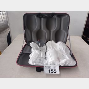 VINOWARE LEAD FREE CRYSTAL WINE GLASSES AND TRAVEL CASE -