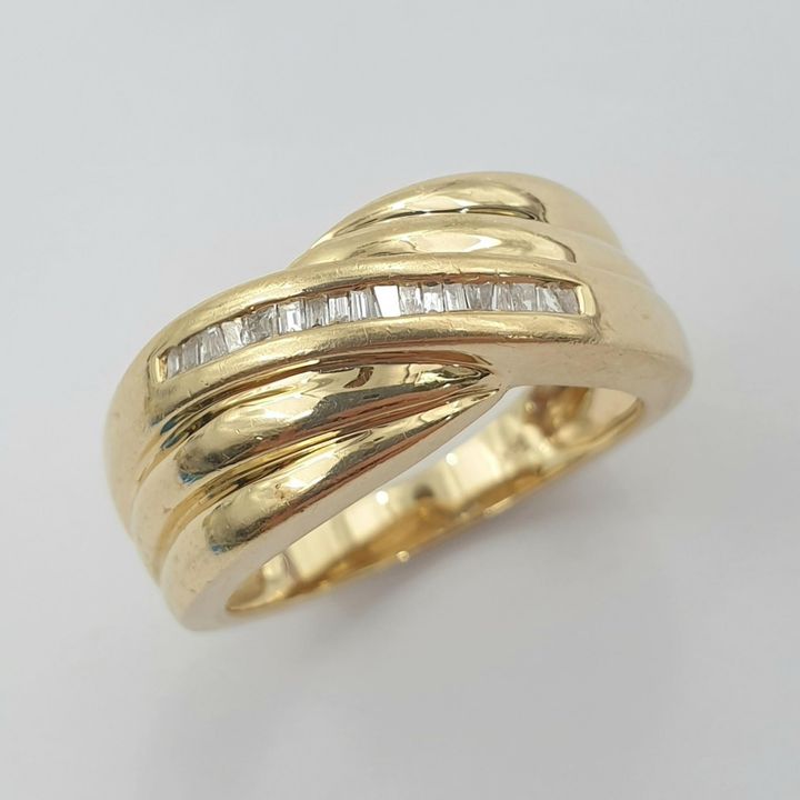 14ct Y/G Diamond Ring