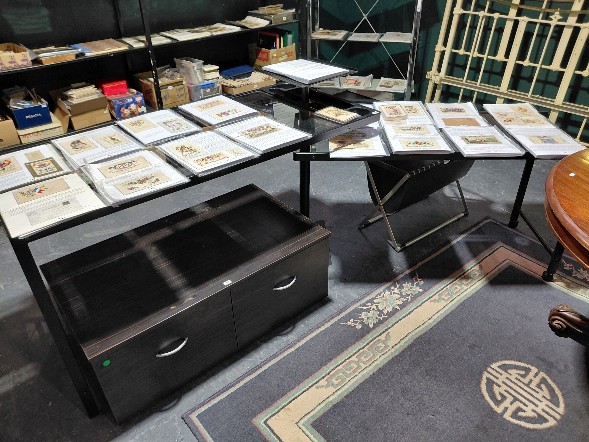 360 · MODERN COMPUTER TABLE