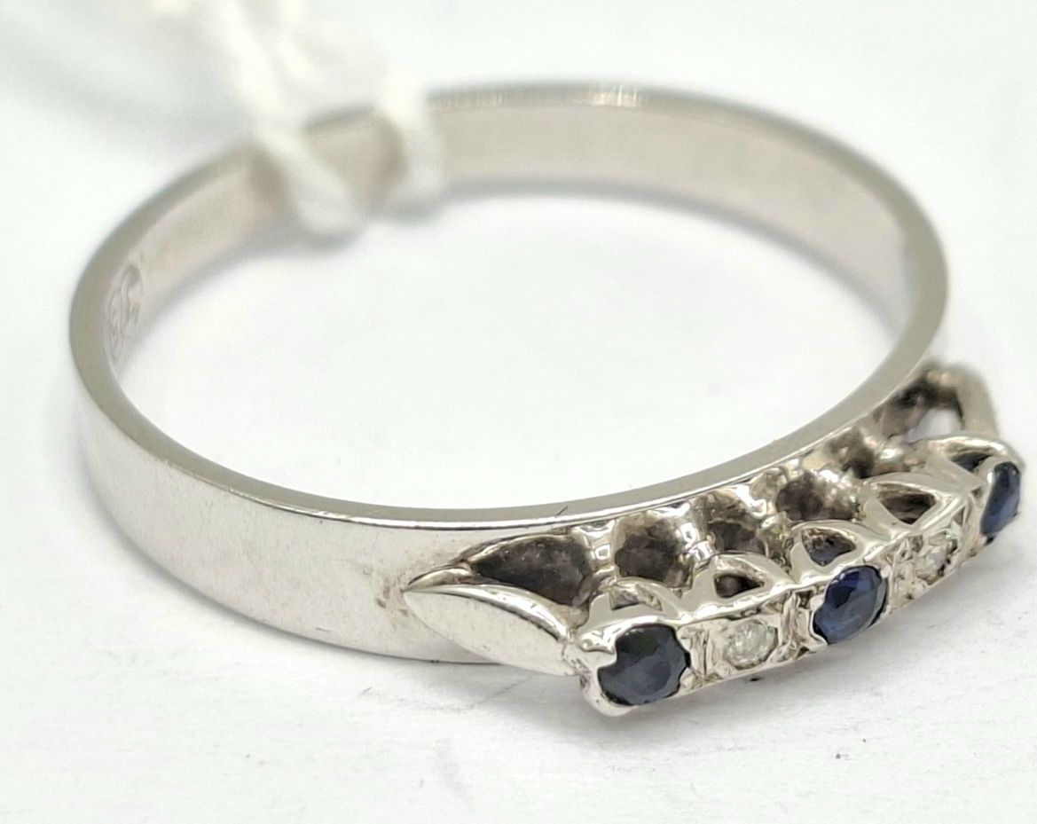 1044 · 9CT GOLD DIAMOND SAPPHIRE RING