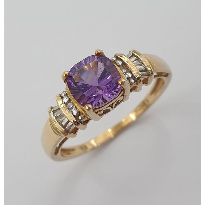 9ct Y/G Amethyst & Diamond Ring
