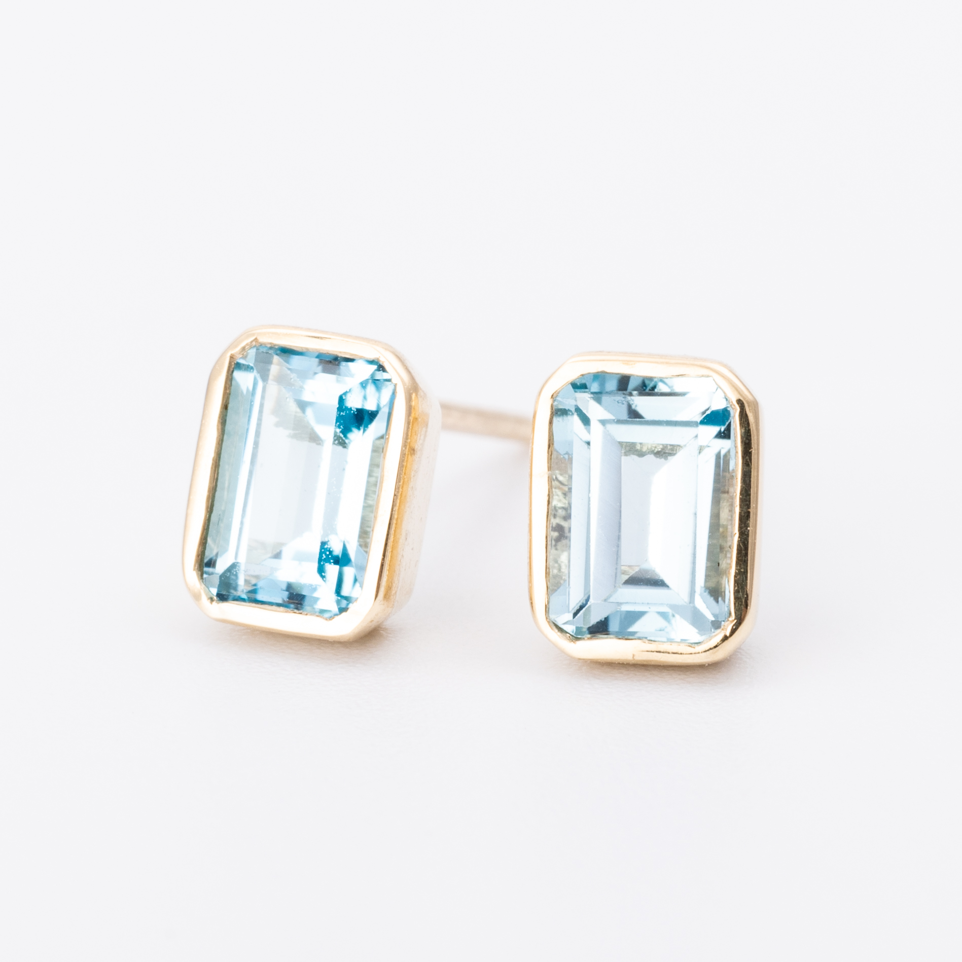 353 · Blue Topaz Stud Earrings 9ct Gold