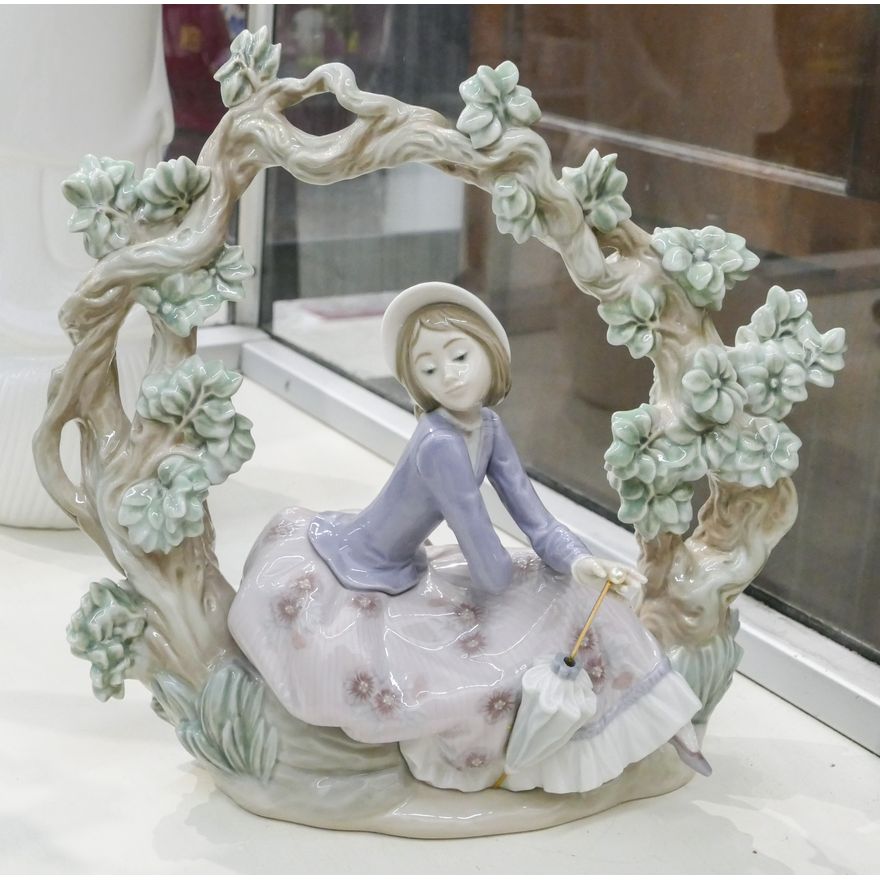 Lladro Seated Woman with Parasol Figure 10''