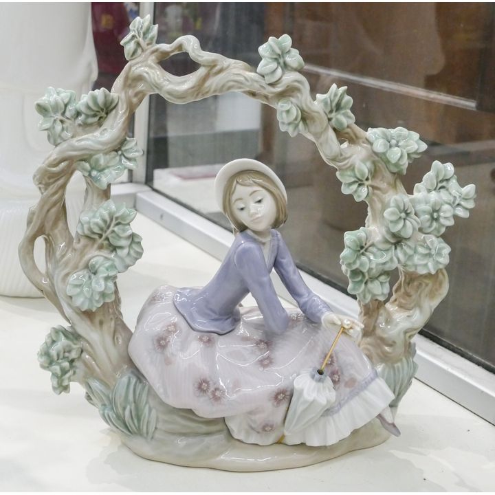 Lladro Seated Woman with Parasol Figure 10''