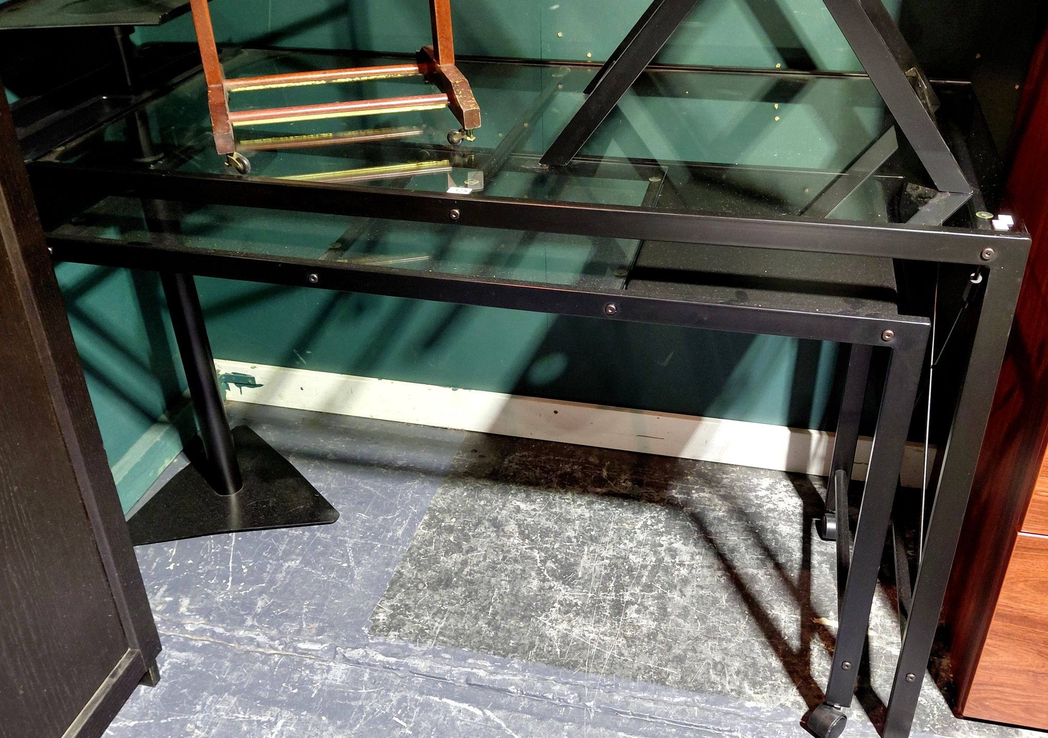 328 · MODERN COMPUTER TABLE