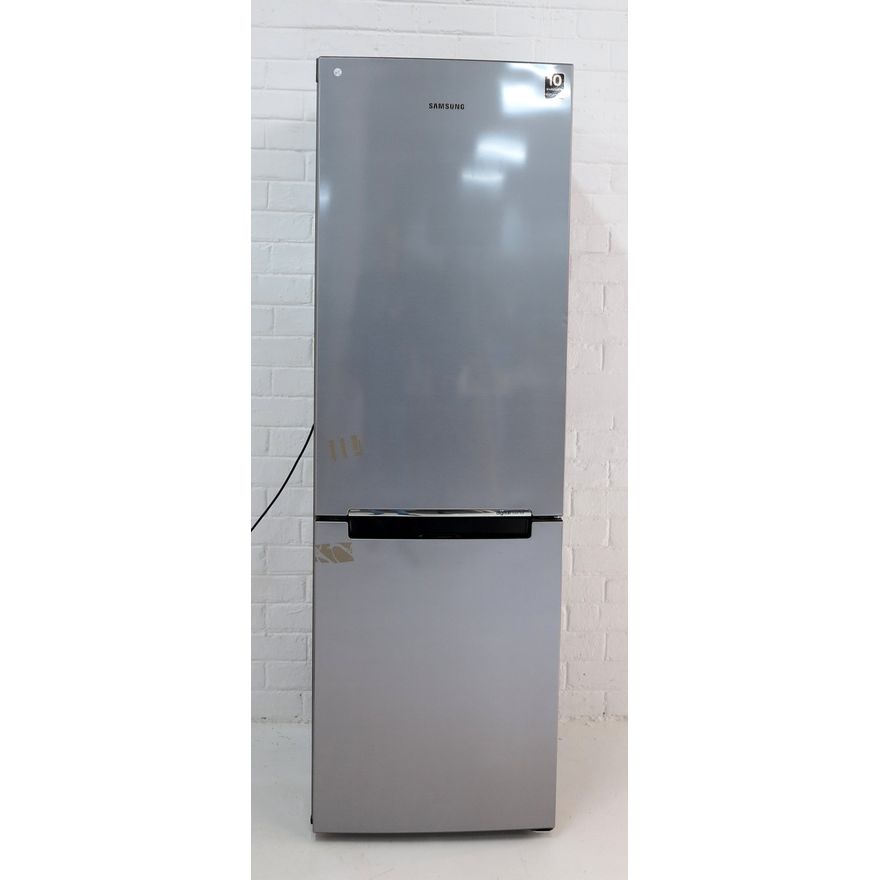 SAMSUNG FRIDGE/FREEZER - model RB31FSRNDSA