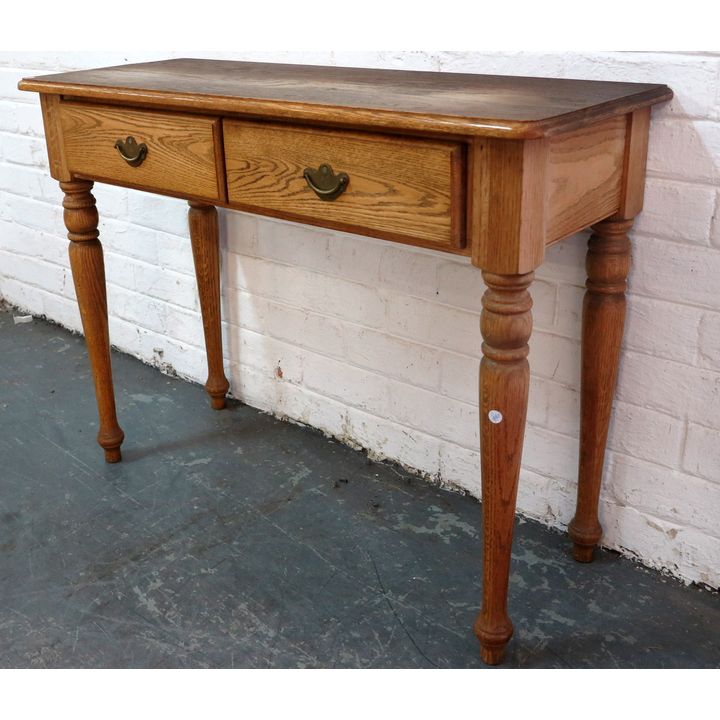 OAK SIDE TABLE,