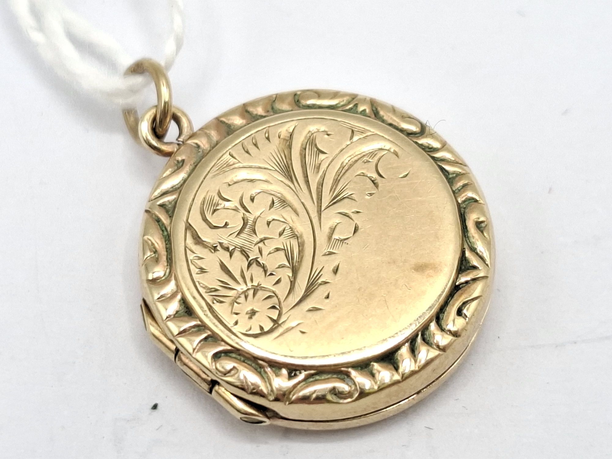 English 9ct Gold Picture Pendant