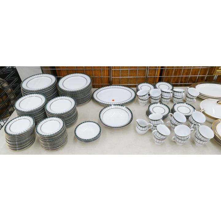 155pc NIKKO 'Emeraude' Porcelain Dinnerware