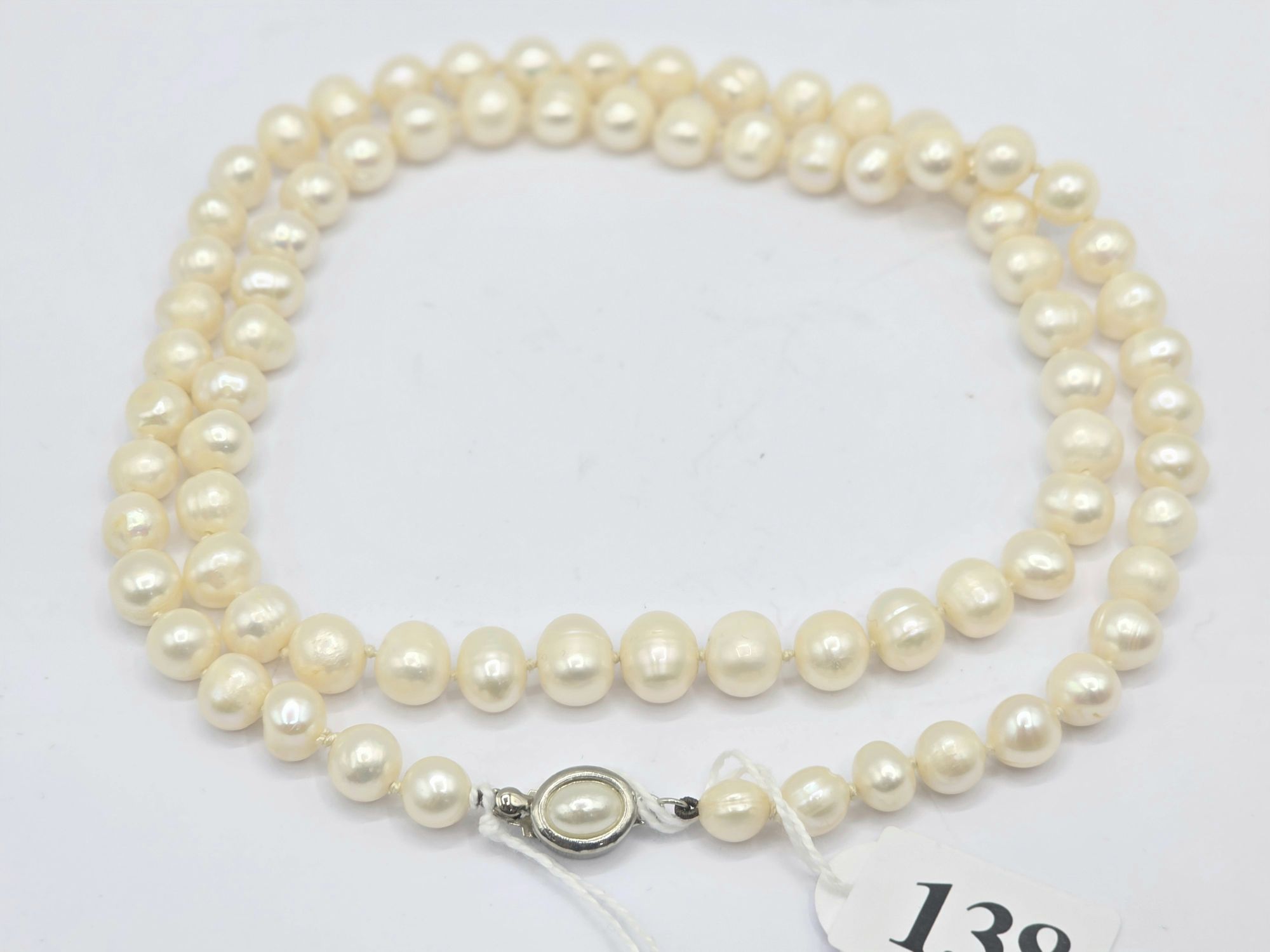 138 · STRAND OF VINTAGE PEARLS