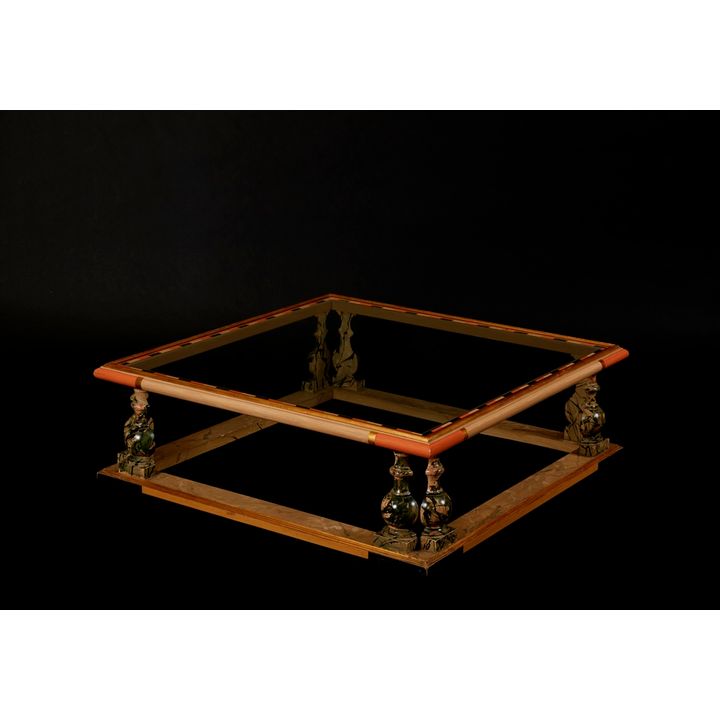 Elégante table basse carrée. Design Michel Harmouche