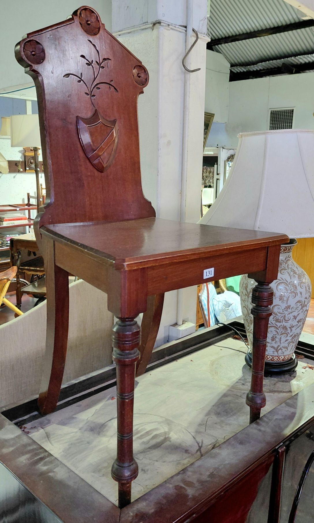 131 · HALLWAY CHAIR
